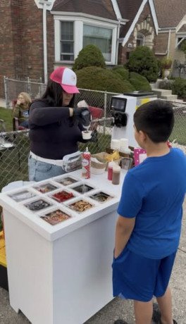 fro-yo-soft-serve-sundae-cart-big-2